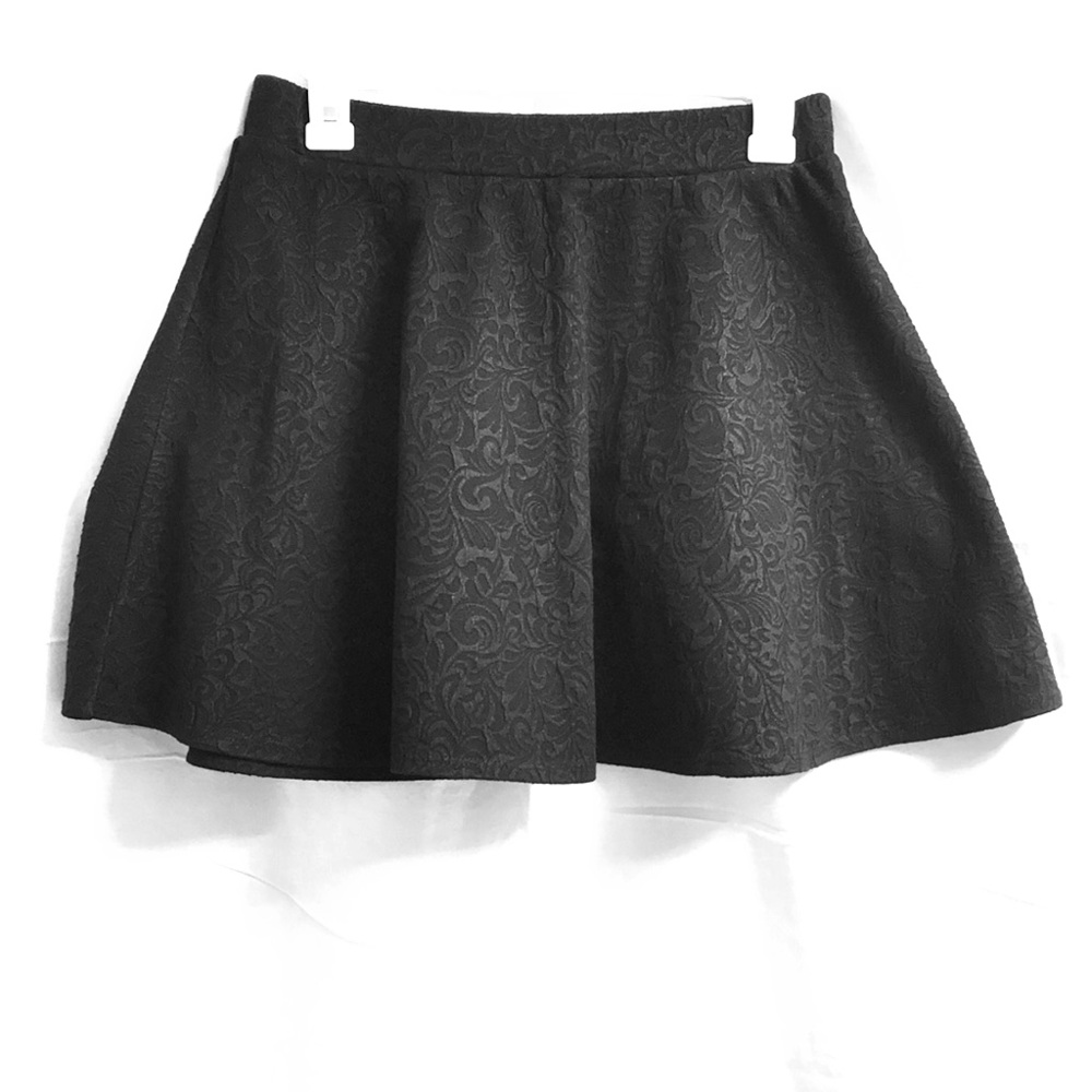 Black skirt with print